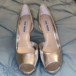 Brand new! Steve Madden silver peep toe heels